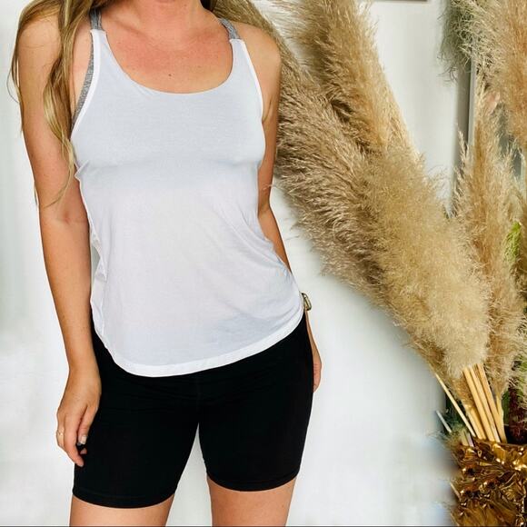 OLD NAVY ACTIVE White Grey Open Back Athletic Strap Sports Bra Tank Top Shirt XS - Picture 2 of 7
